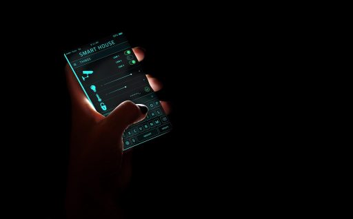 Een Livisi Smart Home Controller aangesloten op een router via ethernetkabel