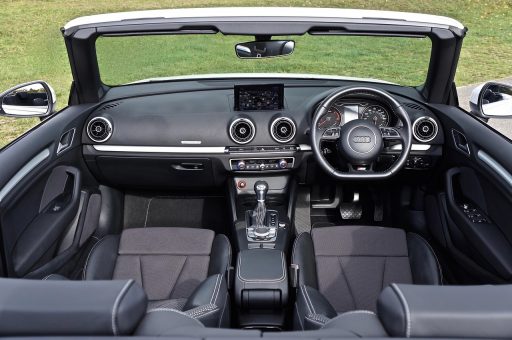 Automatische versnellingspook in een moderne auto