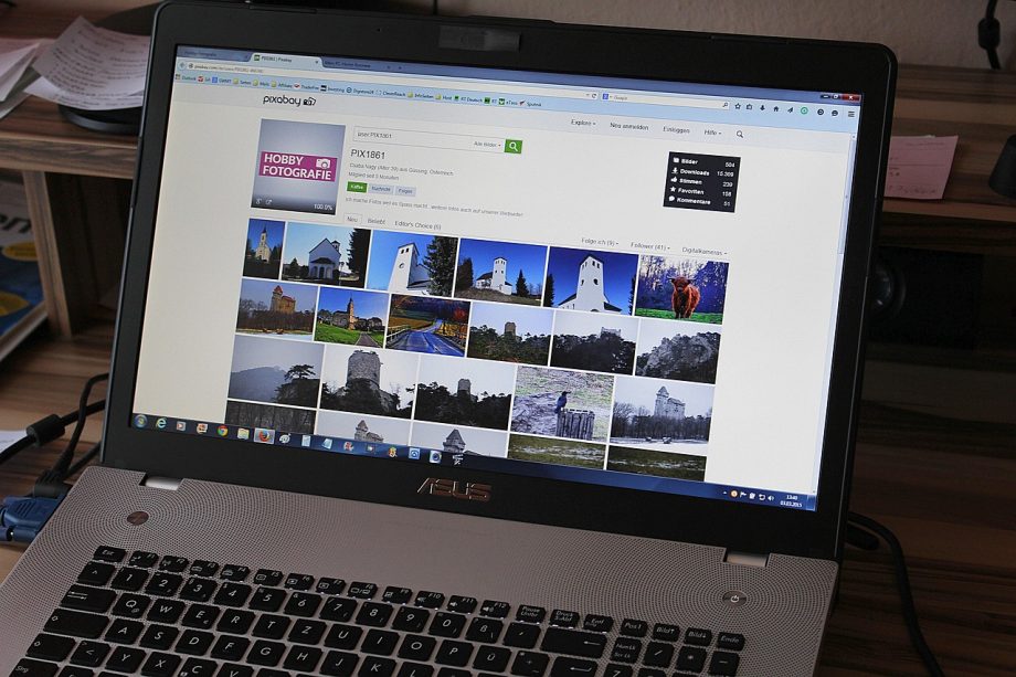 Laptop met WordPress-dashboard open op een bureau