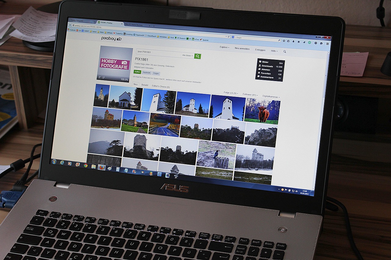 Laptop met WordPress-dashboard open op een bureau